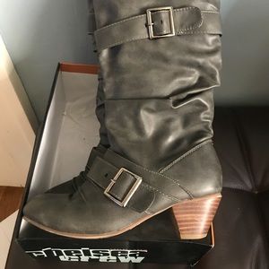 Cool slouch boots, EU size 38 but I would say US 7